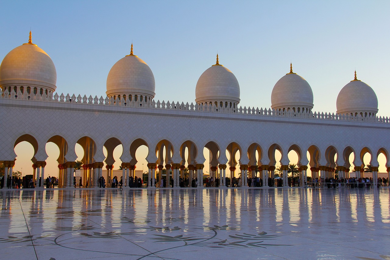 An image of a building with Arabic architecture.